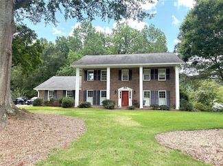 1150 Falstaff Dr, Roswell, GA 30076