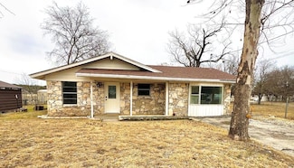 303 Meadowview Ln, Kerrville, TX 78028