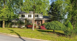 5 Chaloner Ct, Cranston, RI 02921