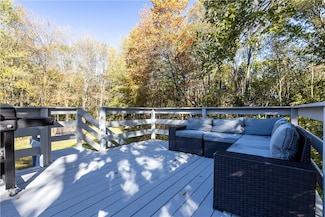 331 Rolling Hills Rd, Freedom, PA 15042