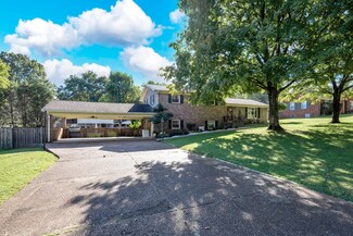 900 Camellia Dr, Columbia, TN 38401