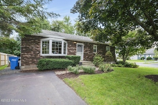 4 Teacup Cir, Albany, NY 12208