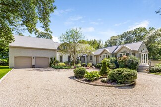 351 Hollidge Hill Ln, Marstons Mills, MA 02648