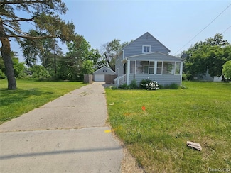 1073 W Bristol Rd, Flint, MI 48507