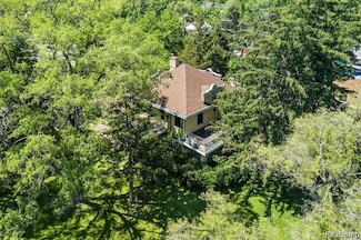21855 Schoenherr Rd, Warren, MI 48089