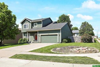 1702 Kelsey St, Papillion, NE 68046