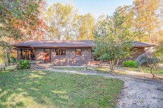 105 Westview Ave, Black Mountain, NC 28711