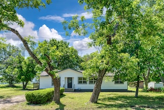 103 Ivy St, Kerens, TX 75144