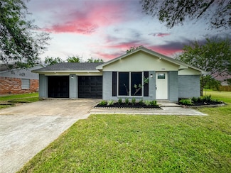 3901 Wood Sorrel Dr, Dickinson, TX 77539
