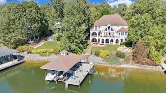 2580 Lakewood Forest Rd, Moneta, VA 24121
