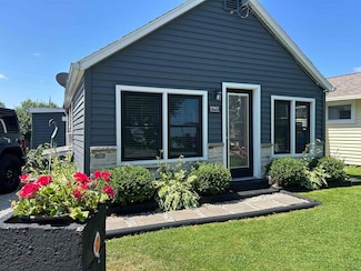 2907 W Ferndale Dr, Manitou Beach, MI 49253