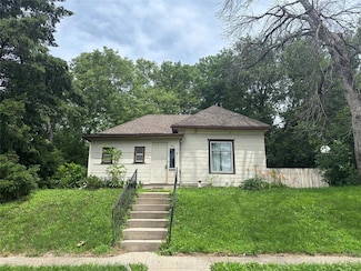 406 N 3rd St, Guthrie Center, IA 50115
