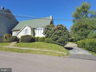 326 Broad St, Saint Clair, PA 17970