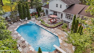 27 Squire Ct, Toms River, NJ 08753