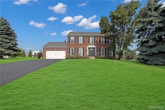 8056 Greystone Ct, East Amherst, NY 14051