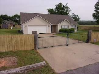 2929 Hatties Ln, Ozark, AR 72949