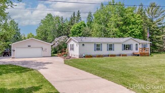 11745 T Rd, Rapid River, MI 49878