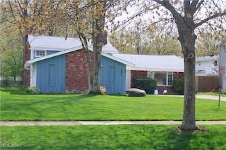 3883 Woodpark Ln, North Olmsted, OH 44070