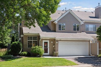 2711 Autumnwood Ln, Minnetonka, MN 55305