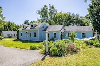 8 Smith St, Townsend, MA 01469