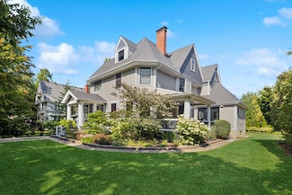 135 S Waiola Ave, La Grange, IL 60525
