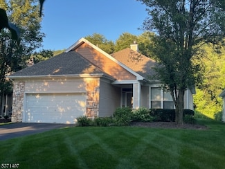 51 Tannery Hill Dr, Hamburg, NJ 07419