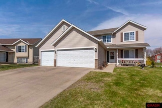817 Tanager Rd, Mankato, MN 56001