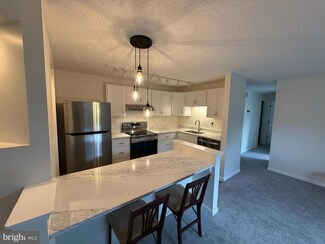 12205 Peach Crest Dr Unit 902D, Germantown, MD 20874