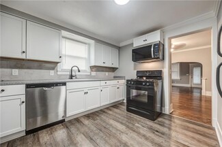 814 Columbia Ave, Leavenworth, KS 66048
