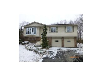 1723 Rosalyn Dr, Mineral Ridge, OH 44440