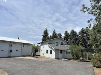 180 Lovers Ln, Myrtle Creek, OR 97457