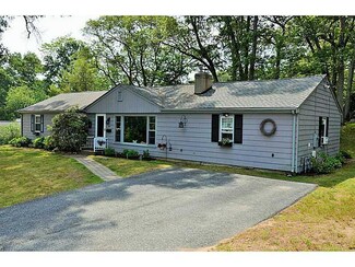 16 Octave St, Warwick, RI 02886