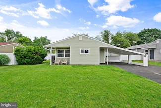 273 Pinewood Dr, Levittown, PA 19054
