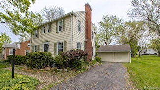 3070 Old Orchard Dr, Waterford, MI 48328