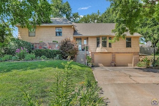 7060 SW Fountaindale Rd, Topeka, KS 66614