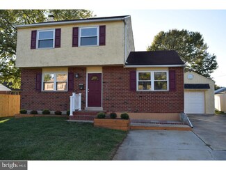 77 E Lunenburg Dr, New Castle, DE 19720
