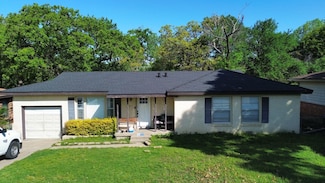 135 Oak Dr E, Hurst, TX 76053