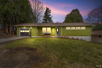 109 Camillus Park Dr, Camillus, NY 13031