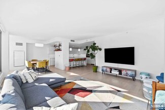 9 Ave at Port Imperial Unit 517, West New York, NJ 07093