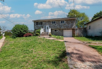 2515 S Seamans Neck Rd, Seaford, NY 11783