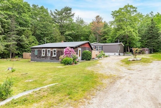 833 Sedgwick Ridge Rd, Sedgwick, ME 04676