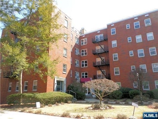 2330 Linwood Ave Unit 4F, Fort Lee, NJ 07024