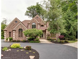 9203 Amber Wood Dr, Willoughby, OH 44094