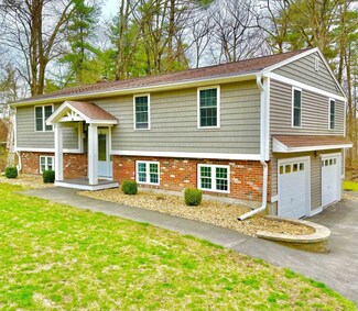 18 Rolling Ridge Rd, Windham, NH 03087