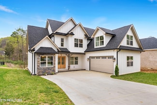 101 Cherry Oak Dr, Oak Ridge, TN 37830
