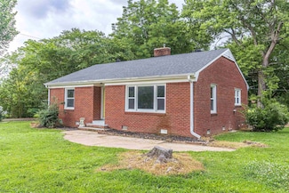 212 N Maple St, Adamsville, TN 38310