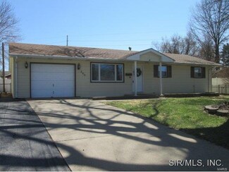 285 Edwards St, Wood River, IL 62095