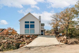 218 Merry Circle Dr, Medicine Park, OK 73557