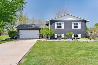14043 Landings Way, Fenton, MI 48430