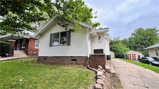 1084 E Johns Ave, Decatur, IL 62521